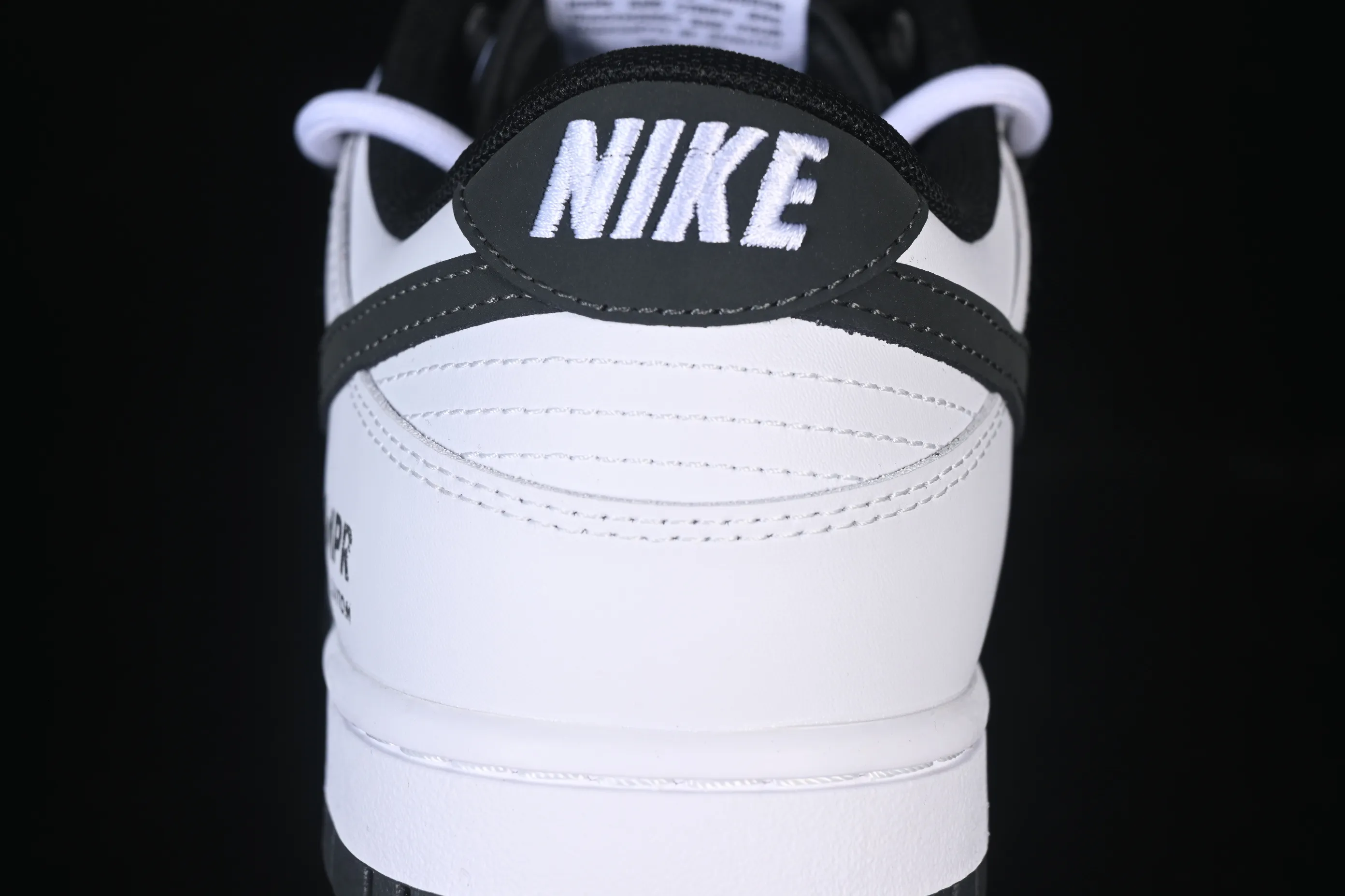All categories Nk SB Dunk Series Nk SB Dunk Low High-end customized low-top sneakers Nike SB Dunk Low "Just Do it" straps Anniversary high-end customized low-top casual sneakers WB0528-094
